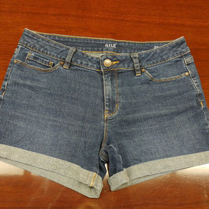 Women's jean shorts size 6/28 a.n.a. A New Approac